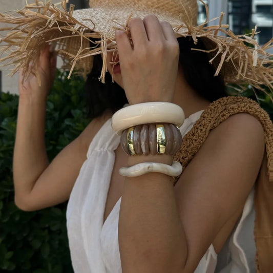 pulsera material/resin Loyobriyida fondo blanco