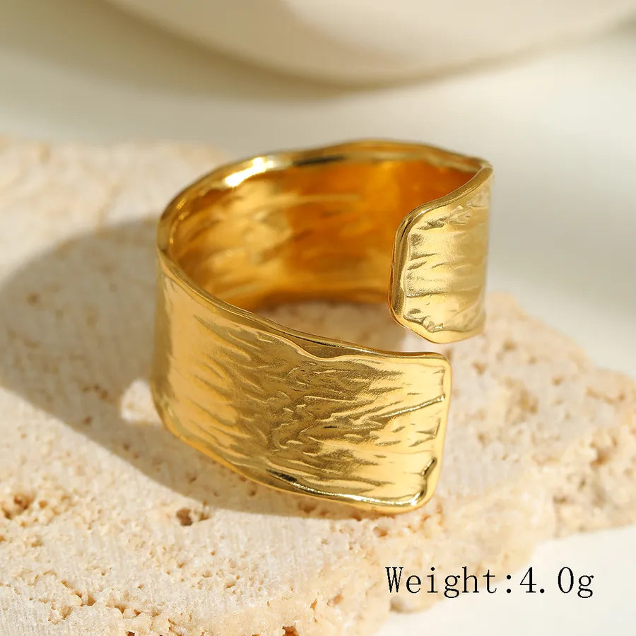 anillo abierto 304 acero inoxidable bañado en oro 18k diseño geométrico Loyobriyida fondo blanco