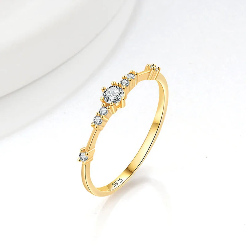 anillo 925 plata de ley bañado en oro diseño geométrico Loyobriyida fondo blanco