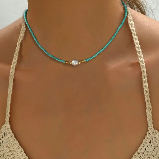 collar glass beads diseño estampado Loyobriyida fondo blanco