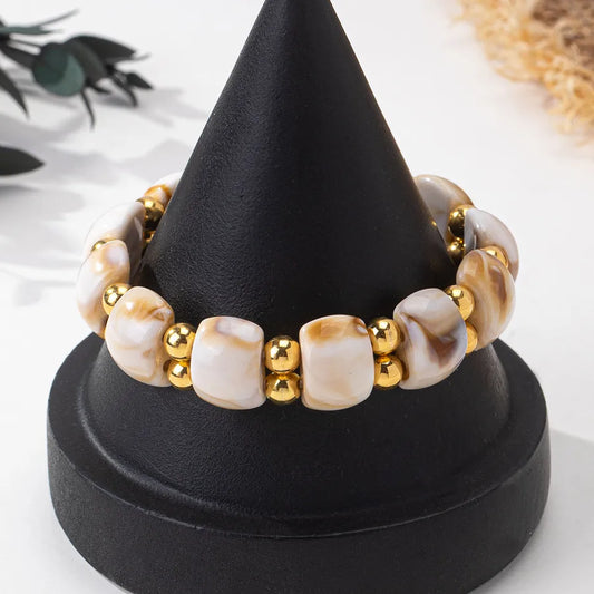 pulsera acrílico diseño geométrico Loyobriyida fondo blanco
