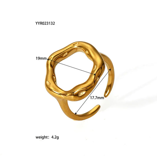 anillo abierto 304 acero inoxidable bañado en oro 18k diseño geométrico Loyobriyida fondo blanco