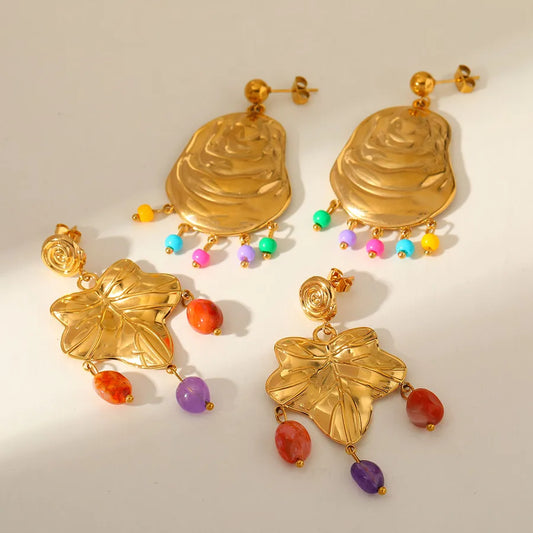 pendientes 304 acero inoxidable bañado en oro 18k diseño hoja Loyobriyida fondo blanco