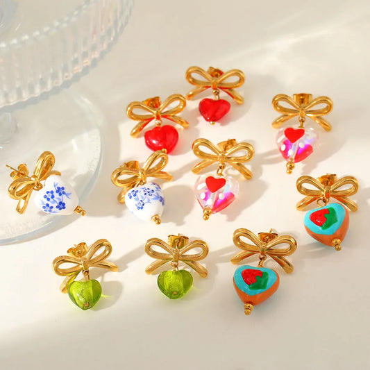 pendientes 304 acero inoxidable bañado en oro 18k diseño forma corazón Loyobriyida fondo blanco