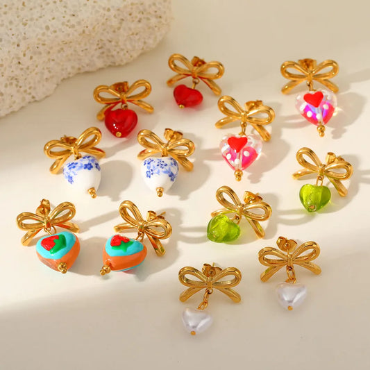pendientes 304 acero inoxidable bañado en oro 18k diseño forma corazón Loyobriyida fondo blanco