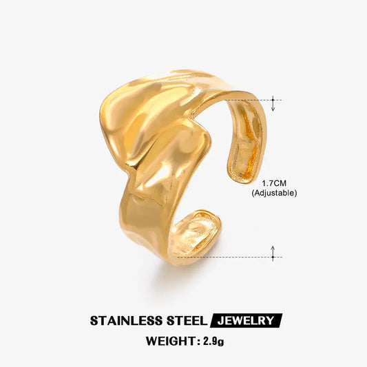anillo 304 acero inoxidable bañado en oro 18k diseño geométrico Loyobriyida fondo blanco