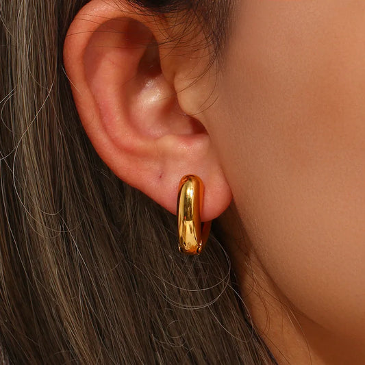 pendientes 304 acero inoxidable bañado en oro diseño forma corazón Loyobriyida fondo blanco