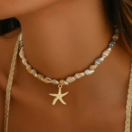 collar concha diseño estrella de mar Loyobriyida fondo blanco