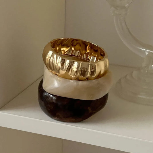 pulsera material/resin Loyobriyida fondo blanco
