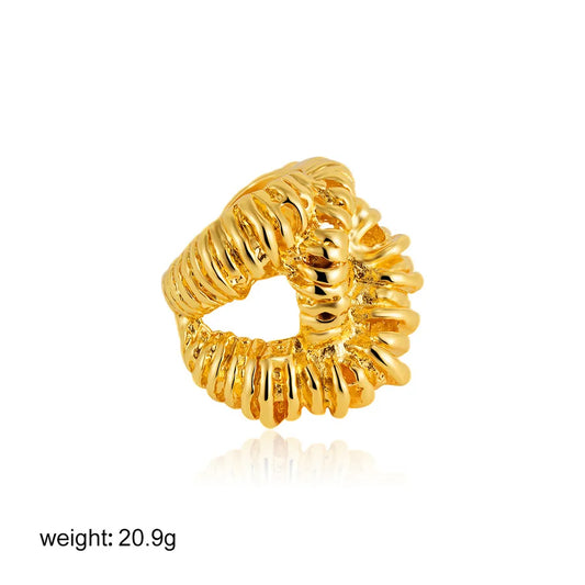 anillo aleación bañado en oro 14K diseño geométrico Loyobriyida fondo blanco