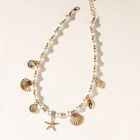 collar aleación bañado en oro diseño geométrico Loyobriyida fondo blanco