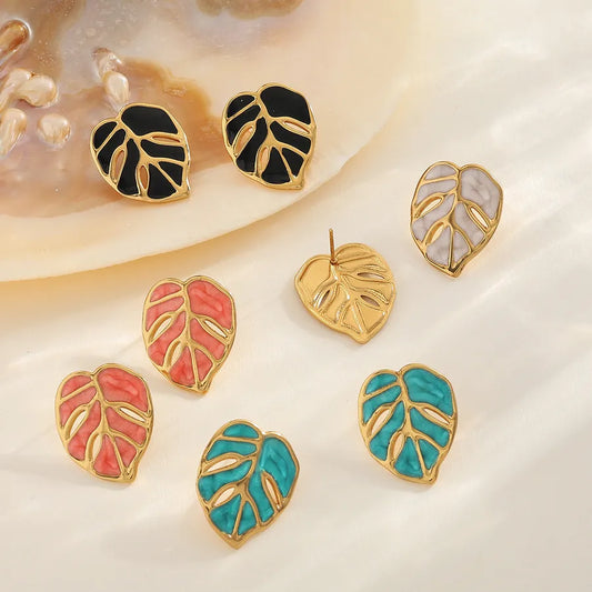 pendientes 304 acero inoxidable bañado en oro 18k diseño irregular Loyobriyida fondo blanco