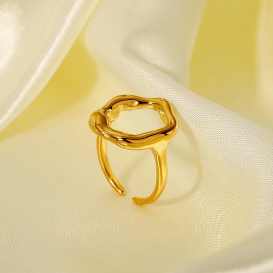 anillo abierto 304 acero inoxidable bañado en oro 18k diseño geométrico Loyobriyida fondo blanco