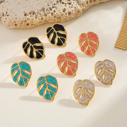 pendientes 304 acero inoxidable bañado en oro 18k diseño irregular Loyobriyida fondo blanco