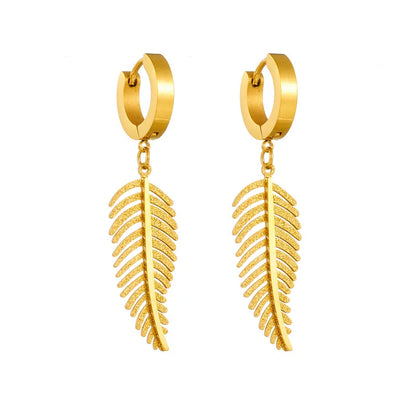 pendientes acero titanio bañado en oro 18k Loyobriyida fondo blanco