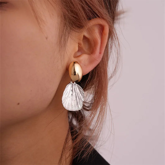 pendientes 304 acero inoxidable bañado en oro diseño conchaa Loyobriyida fondo blanco