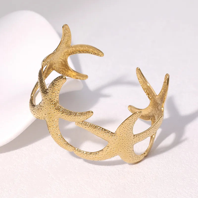 pulsera 304 acero inoxidable bañado en oro 18k diseño estrella de mar Loyobriyida fondo blanco