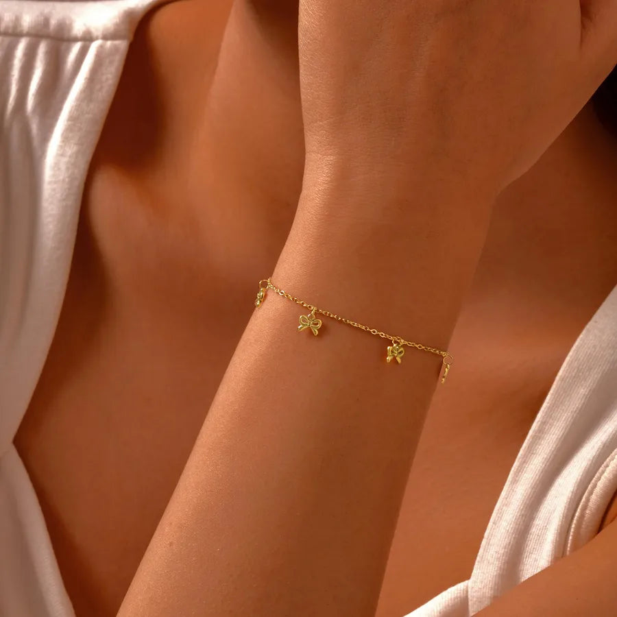pulsera 201 acero inoxidable bañado en oro 18k diseño lazo Loyobriyida fondo blanco