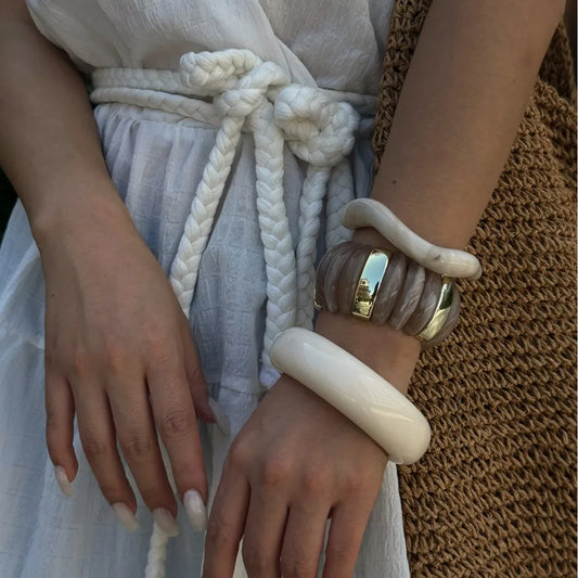 pulsera material/resin Loyobriyida fondo blanco