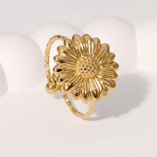 anillo abierto 304 acero inoxidable bañado en oro 18k diseño flor Loyobriyida fondo blanco