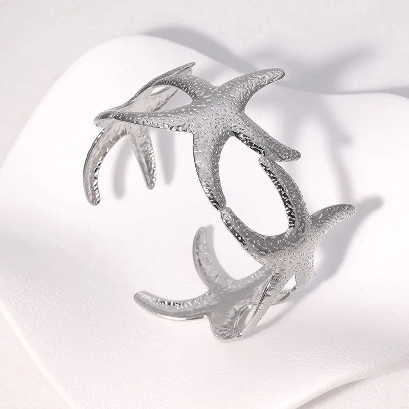 pulsera 304 acero inoxidable bañado en oro 18k diseño estrella de mar Loyobriyida fondo blanco