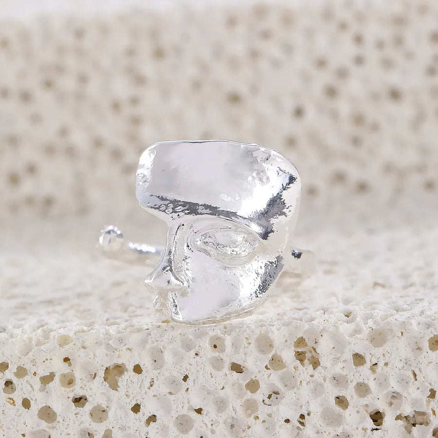 anillo abierto aleación bañado en oro diseño geométrico Loyobriyida fondo blanco