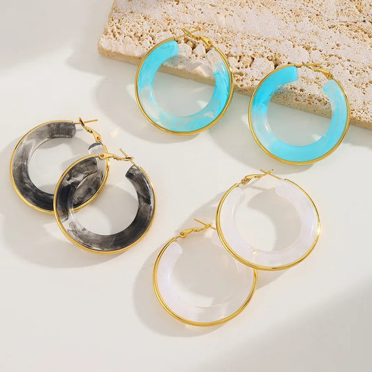 pendientes 304 acero inoxidable bañado en oro 18k con resina Loyobriyida fondo blanco