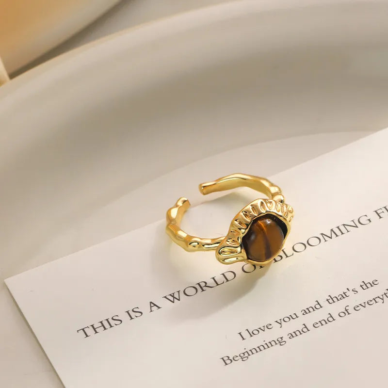 anillo abierto aleación con tiger eye Loyobriyida fondo blanco