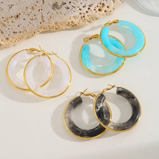 pendientes 304 acero inoxidable bañado en oro 18k con resina Loyobriyida fondo blanco