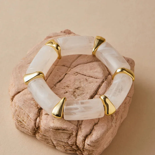 pulsera acrílico Loyobriyida fondo blanco
