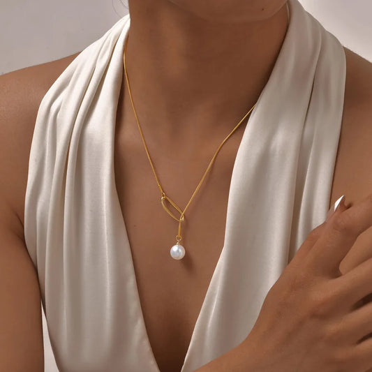 collar 304 acero inoxidable bañado en oro 18k Loyobriyida fondo blanco