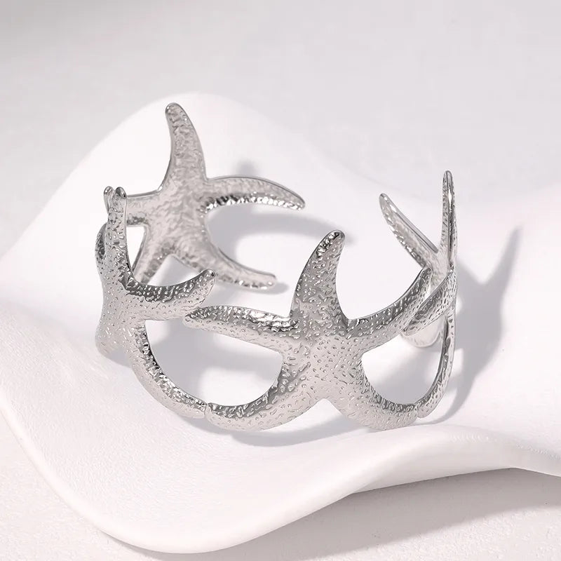 pulsera 304 acero inoxidable bañado en oro 18k diseño estrella de mar Loyobriyida fondo blanco