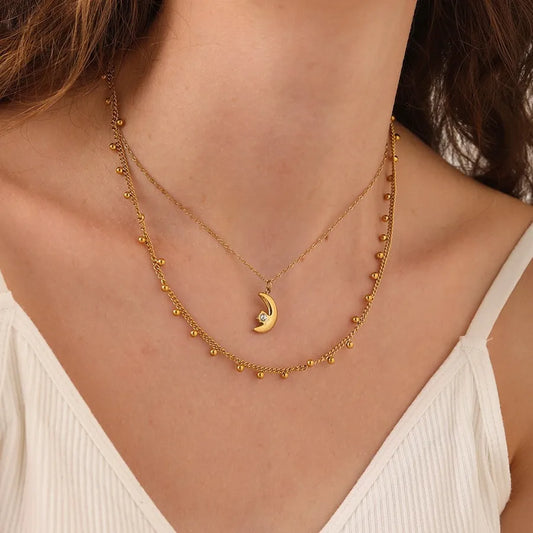 collar 304 acero inoxidable bañado en oro diseño geométrico Loyobriyida fondo blanco