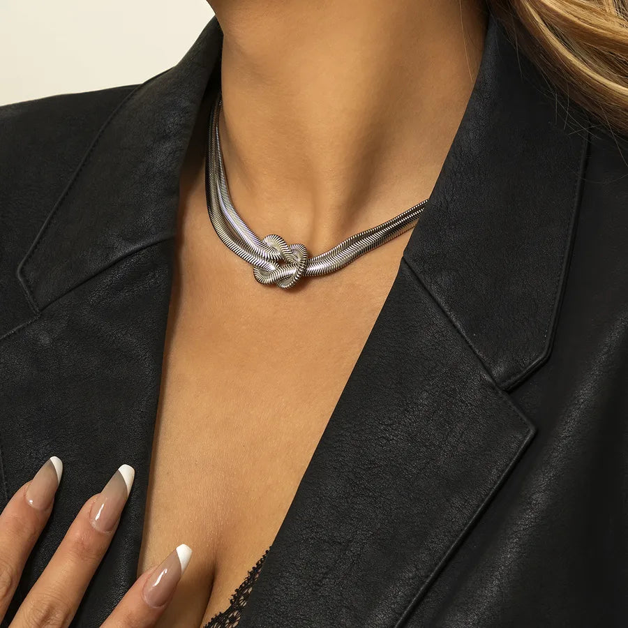 collar aleación diseño geométrico Loyobriyida fondo blanco