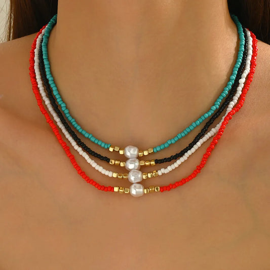 collar glass beads diseño estampado Loyobriyida fondo blanco