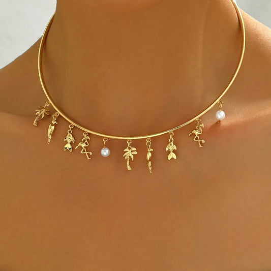 collar aleación bañado en oro diseño geométrico Loyobriyida fondo blanco