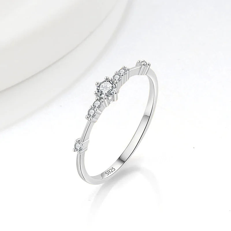 anillo 925 plata de ley bañado en oro diseño geométrico Loyobriyida fondo blanco