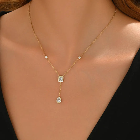 collar 304 acero inoxidable bañado en oro 14K con circón Loyobriyida fondo blanco
