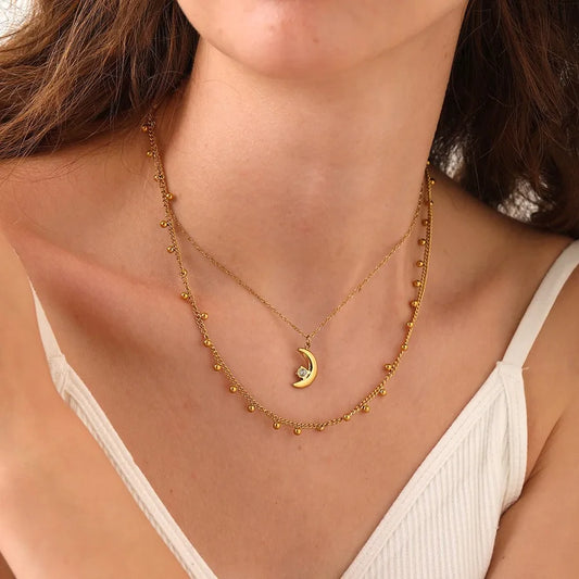 collar 304 acero inoxidable bañado en oro diseño geométrico Loyobriyida fondo blanco