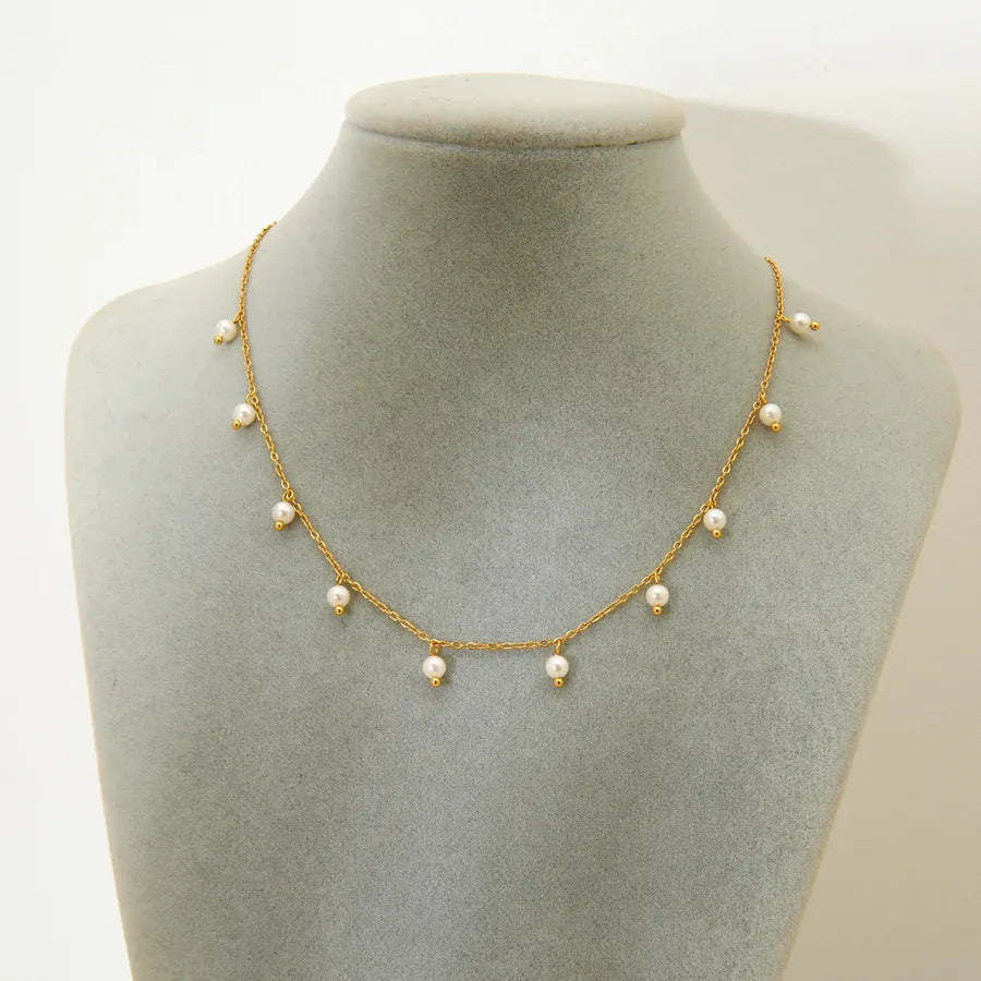 collar 304 acero inoxidable bañado en oro diseño geométrico Loyobriyida fondo blanco