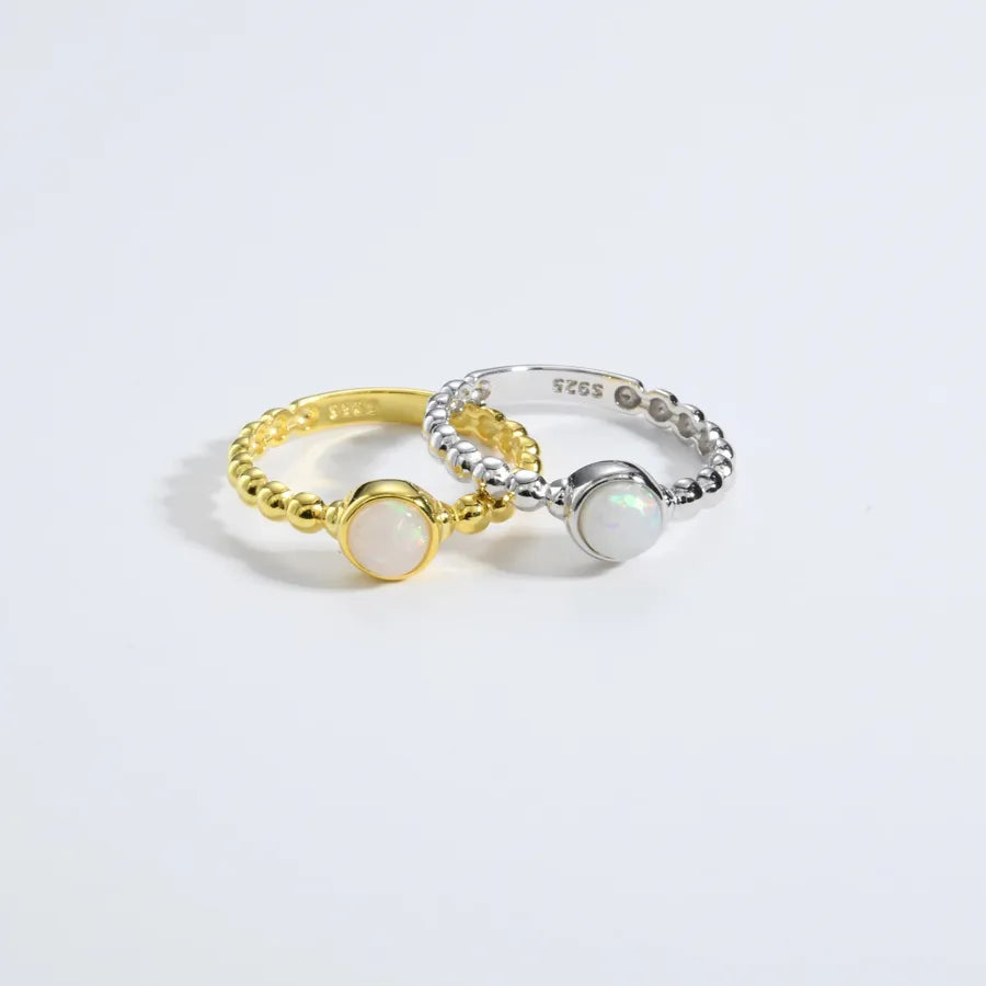 anillo 925 plata de ley con ópalo Loyobriyida fondo blanco