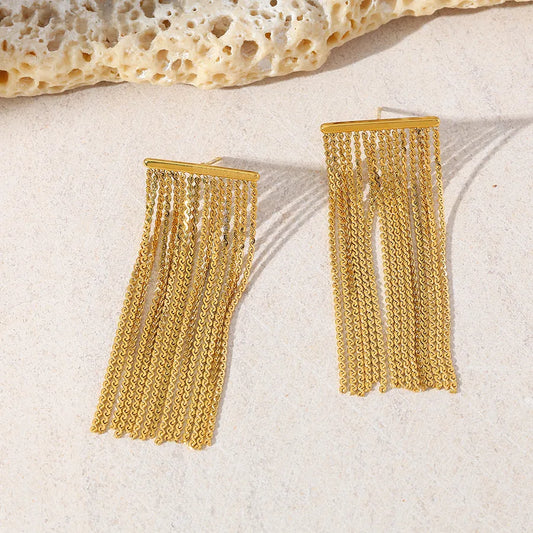 pendientes 304 acero inoxidable bañado en oro 18k diseño geométrico Loyobriyida fondo blanco